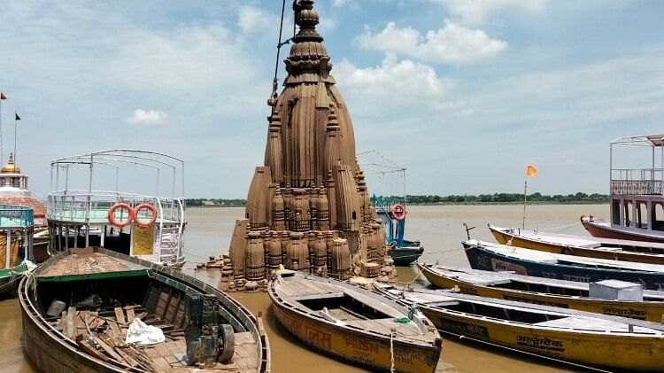 Varanasi Rains: वाराणसी में तेज बारिश से बदला मौसम, गंगा का जलस्तर बढ़ने से सहमे लोग, IMD का अलर्ट!