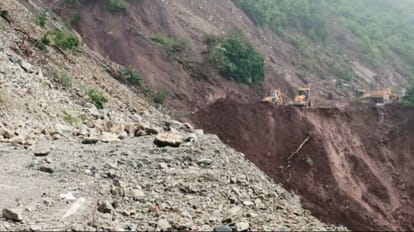 Kalka-Shimla NH Closed: चक्कीमोड़ में लगातार हो रहा भूस्खलन, अन्य जगह भी आईं दरारें Kalka-Shimla national highway 5 will remain Closed for Two days Traffic Diverted