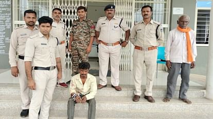 Shivpuri Crime: चरित्र संदेह में बीवी की हसिया से गला काटकर हत्या, कई घंटे तक शव के पास ही बैठा रहा पति Shivpuri Crime Suspicion of character Murderd wife by slitting her throat