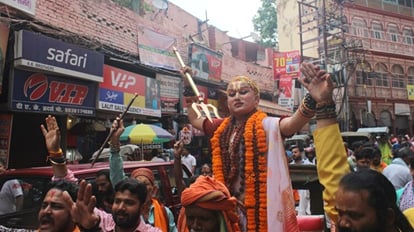Gyanvapi: हाईकोर्ट के फैसले के बाद ज्ञानवापी पहुंचीं किन्नर महामंडलेश्वर, बोलीं- अब मेरे बाबा ज्यादा दूर नहीं Kinnar Mahamandaleshwar reached Gyanvapi after decision of High Court for asi survey