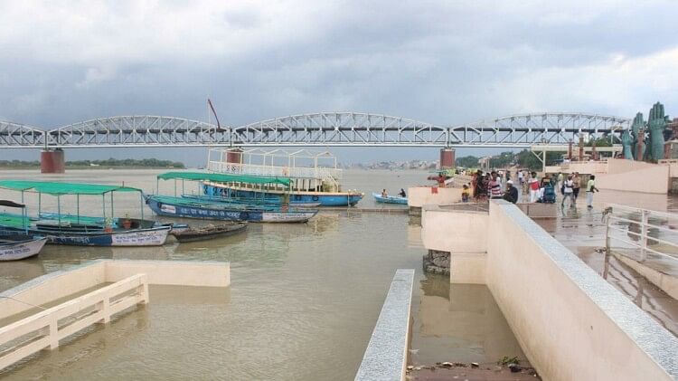 Ganga in spate life at risk Boating continues even after ban in varanasi Namo Ghat