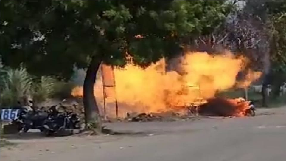 Fire broke out due to bursting of IGL line in Beta 2 of Greater Noida