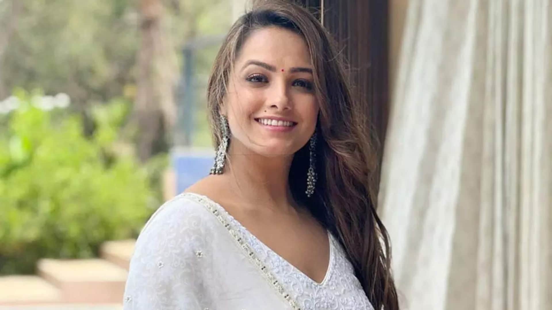 actress played naagin role mouni roy adaa khan surbhi jyoti nia sharma Surbhi Chandna Karishma Tanna Tejasswi