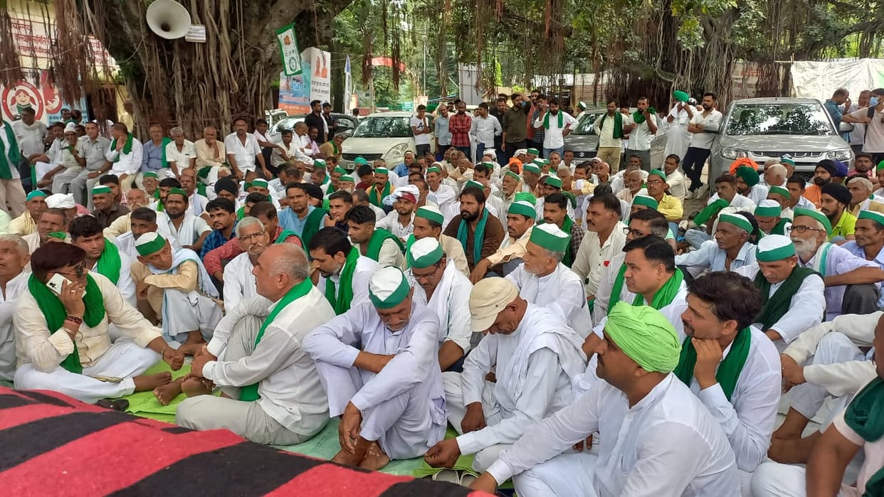 Bijnor: Farmer leader protests in collectorate, says- Guldar terror out of tolerance