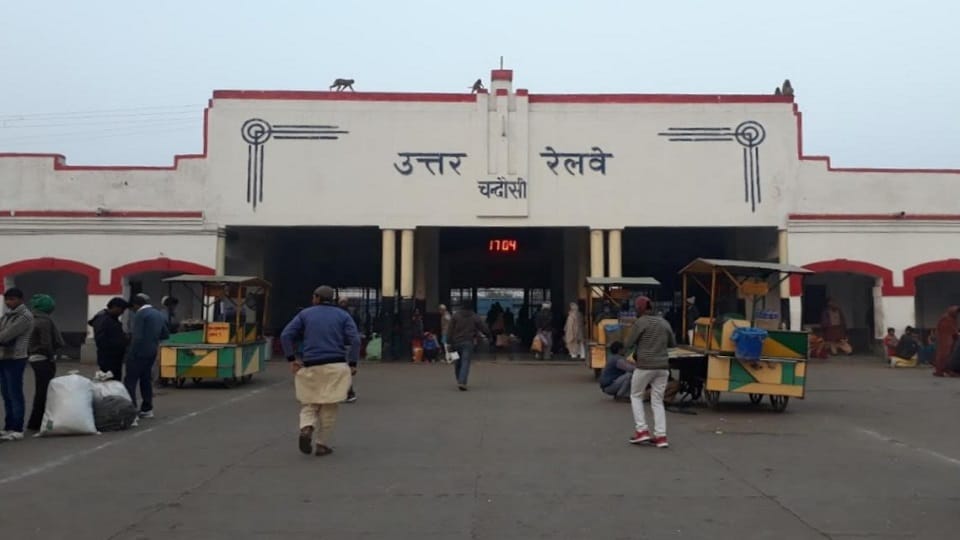 Child stolen from Chandausi railway station, Child with young man seen in CCTV, mother condition deteriorate
