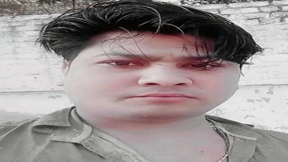 UP police constable younger brother dies dead body found hanging from dupatta in etah