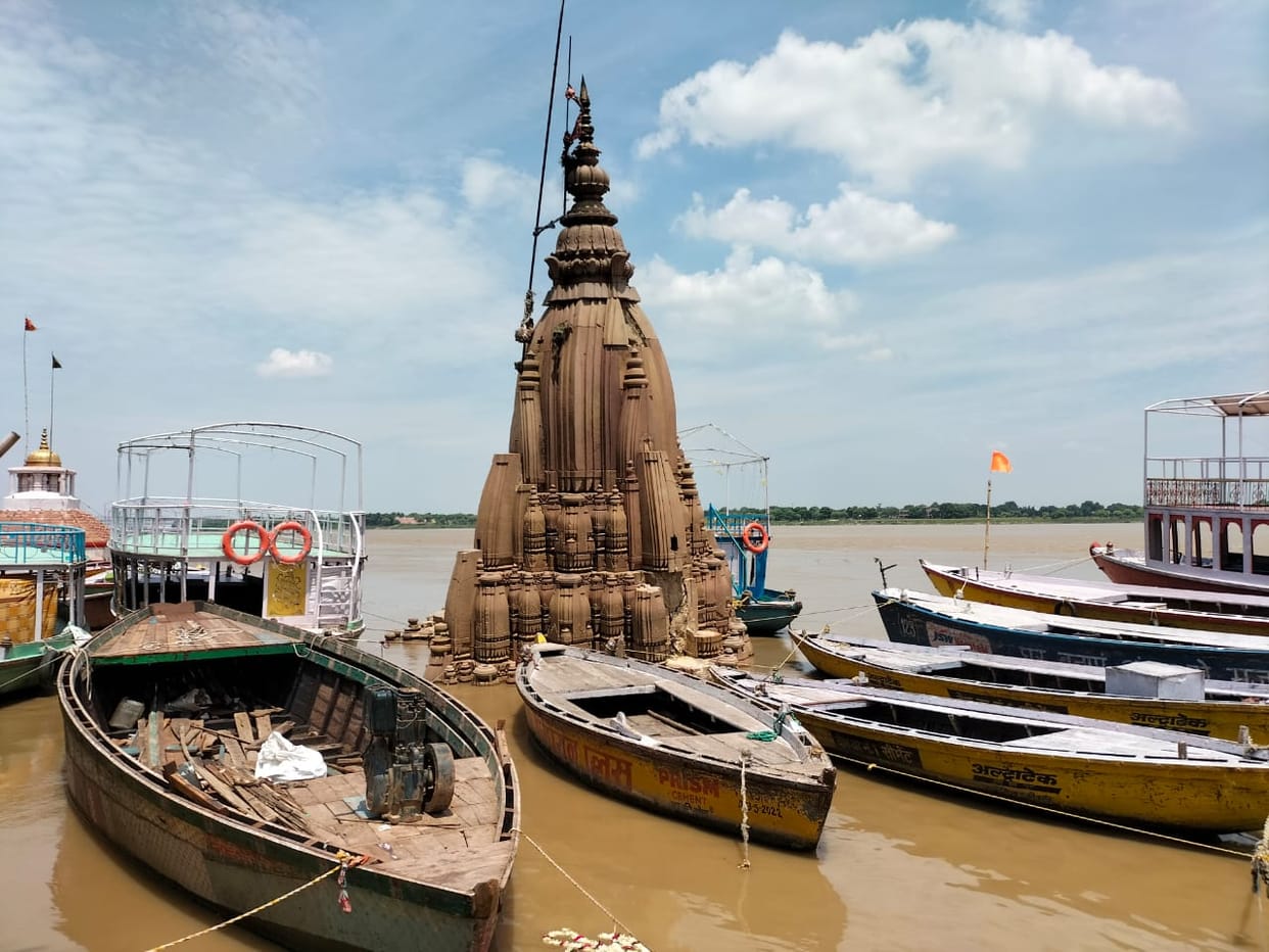 Varanasi Rains Weather changed due to heavy rains in Varanasi, people scared of rising water level of Ganga