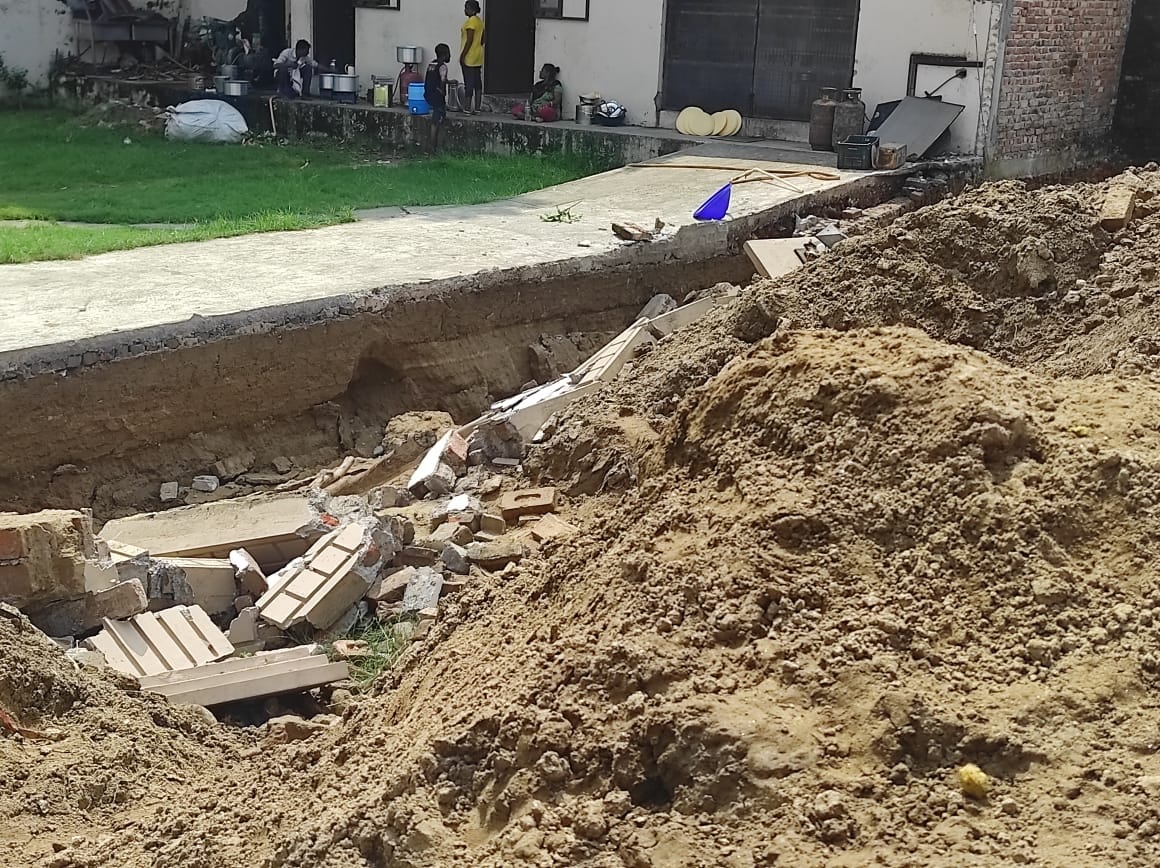 Haridwar News hotel wall collapsed While digging foundation of temple  contractor died two injured