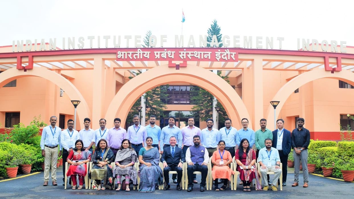 Municipal commissioner and senior officials took cleanliness training in iim Indore