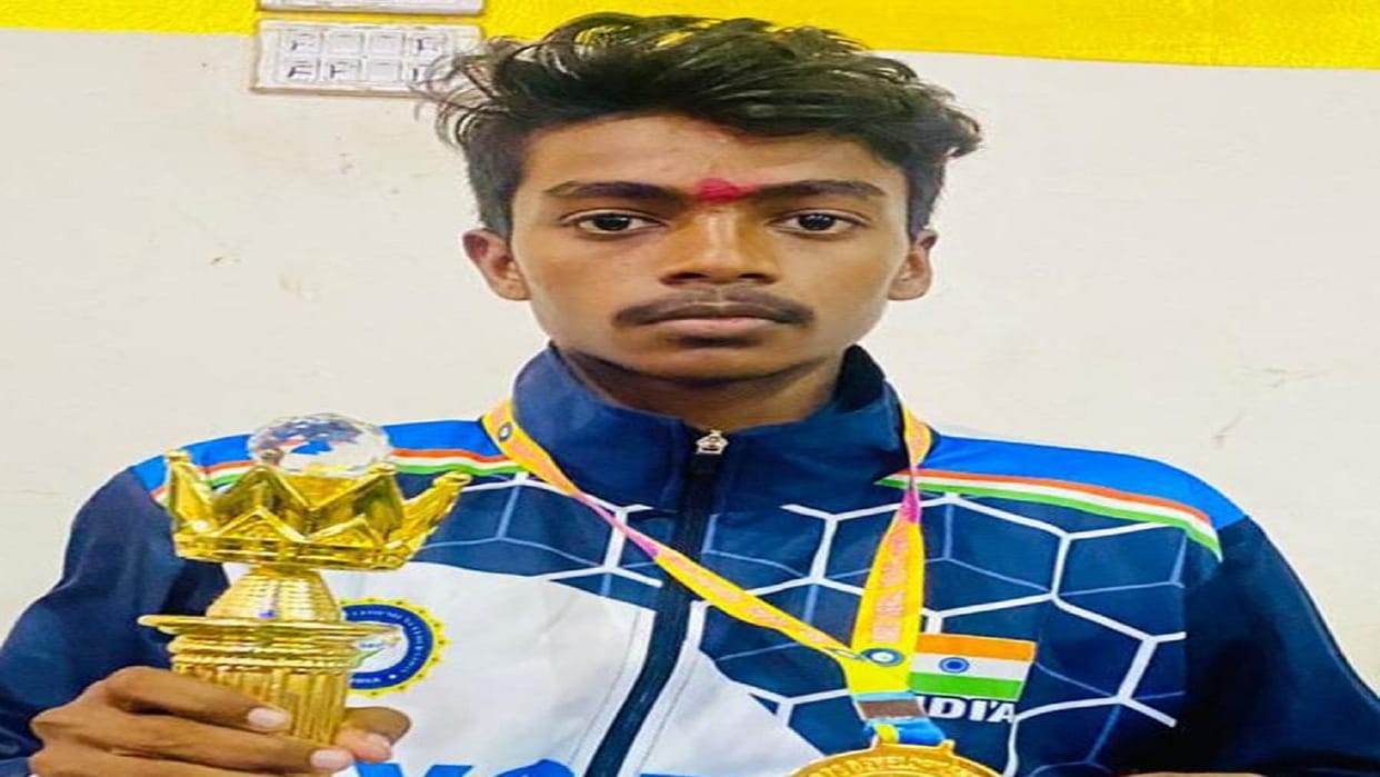 Crossing the wall of struggle, the son of a sweeper shines like gold in Kabaddi