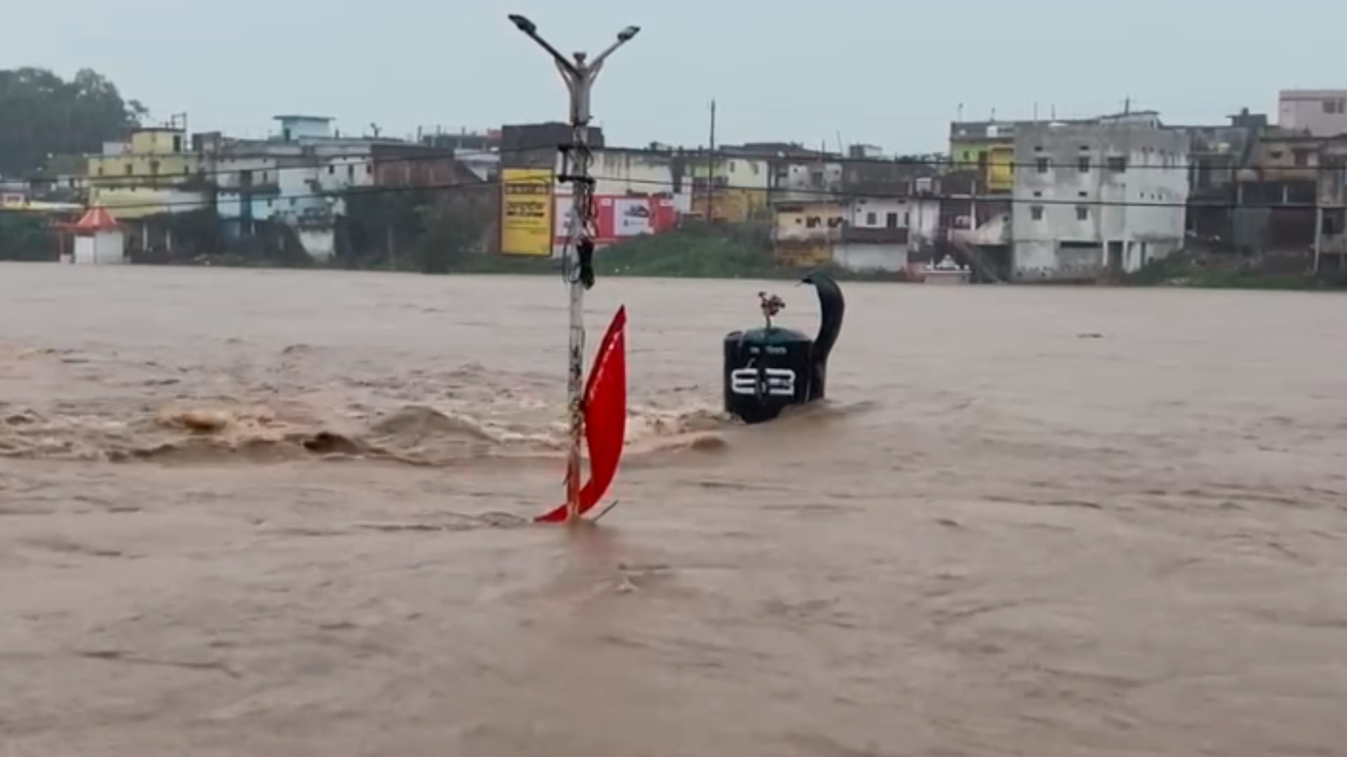 Furious form of Narmada in Dindori, Jabalpur-Amarkantak highway bridge submerged, six hours of rain in Datia