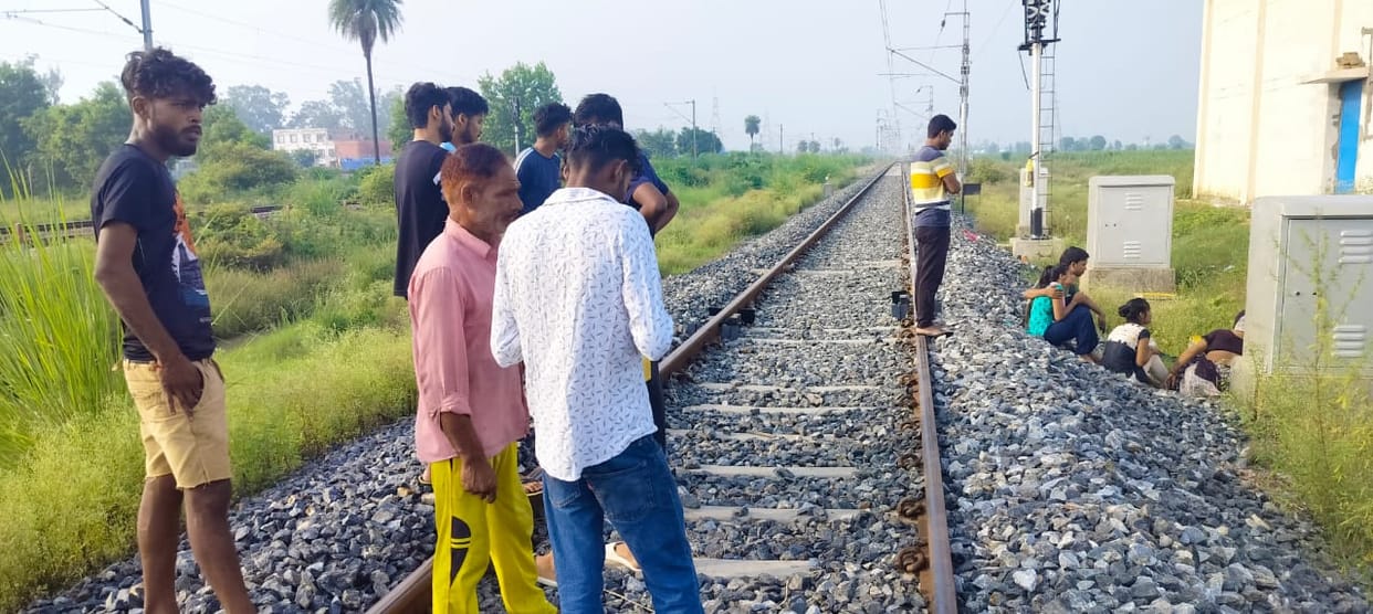 Meerut News Live:  Nauchandi Engine failure stoppes for three and half hours, mission Indradhanush 5.0