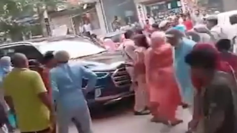 CM Kejriwal convoy stopped in deoli area People troubled by water crisis