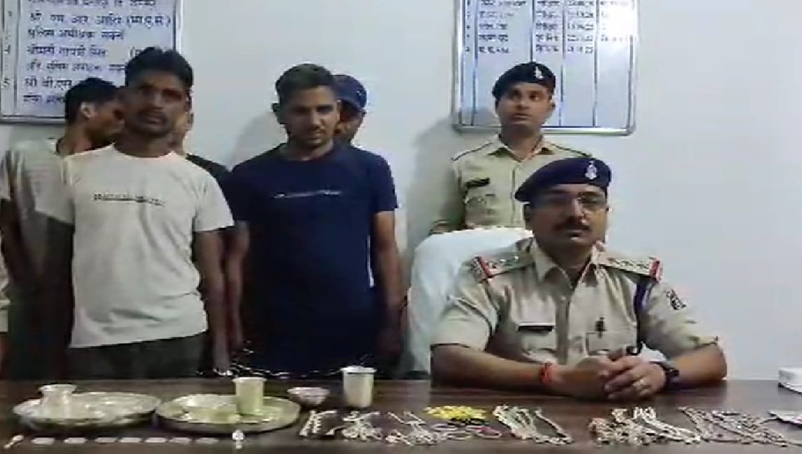 Police arrested two thieves in Sakti and recovered stolen goods