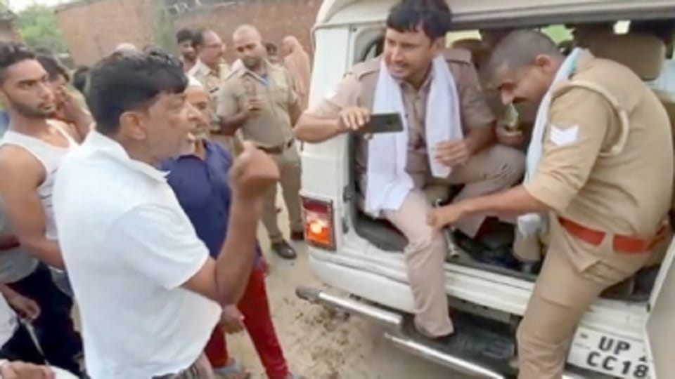 Electricity department team ran in Sambhal, complaint given to police