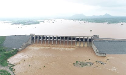 Kanhar Dam filled due to rains in Chhattisgarh 11 out of 16 gates were opened villagers of submerged area scar