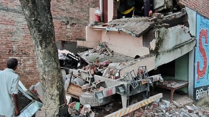 truck crossed two-storey house Breaking three walls people were shocked to see scene