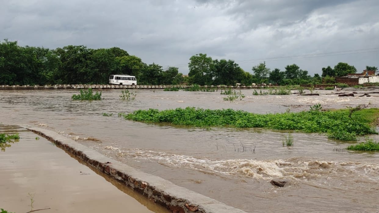 MP Weather: Stormy rain, water stream again from Pondi reservoir, four gates of Johila Dam opened