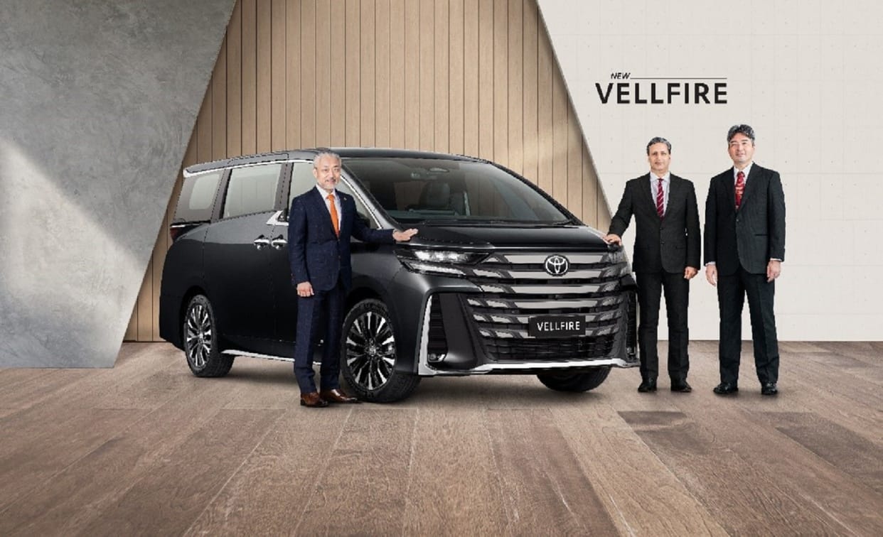 Toyota Kirloskar Motor launches All-New 2023 Toyota Vellfire luxury MPV in India Know Price Features Specs