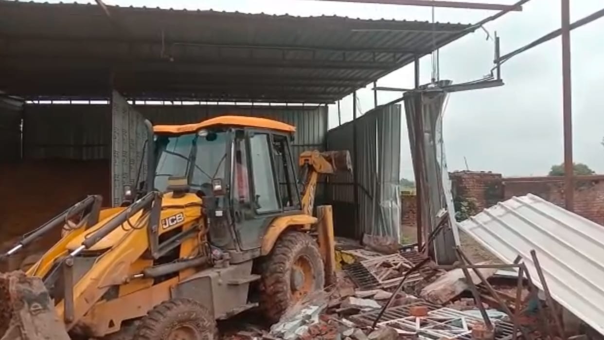 Court dismisses stay, Corporation removes illegal factories and constructions from Simhastha area's land