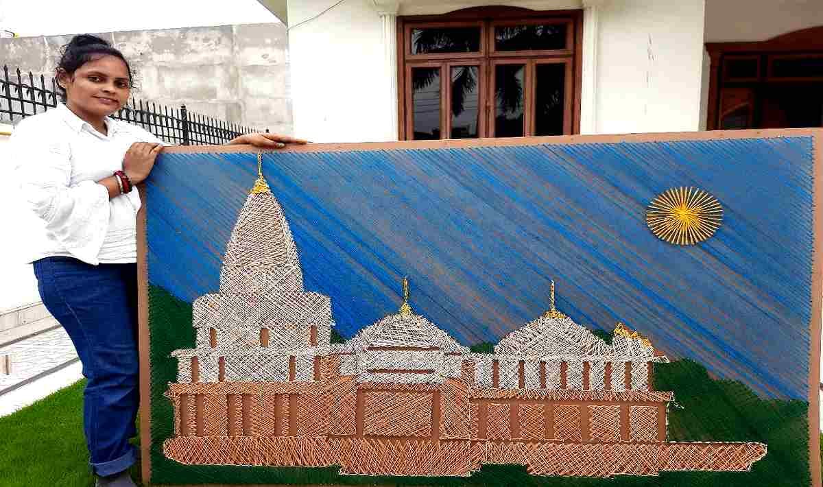 Thread rotated on 2726 nails in 26 hours daughter of Banaras made painting of Shriram temple