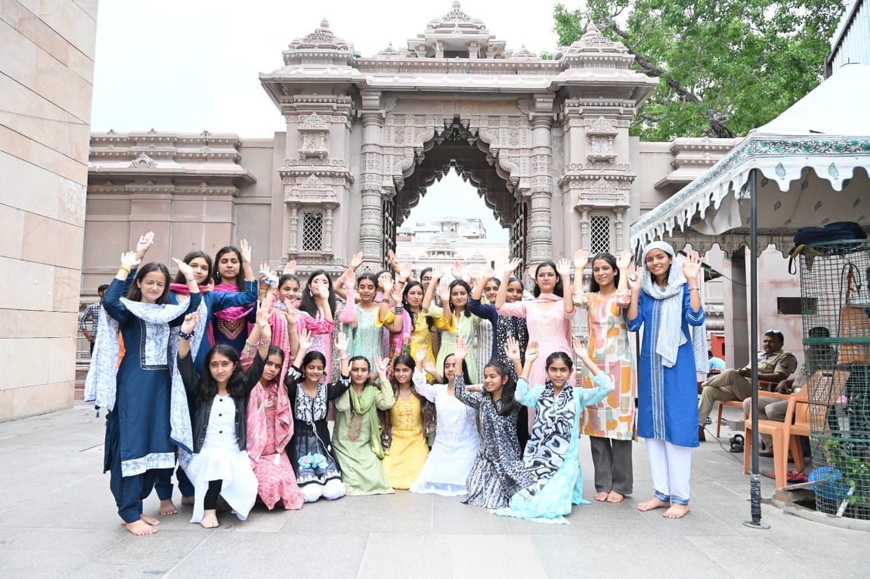 30 girl students from Himachal pradesh reached BHU on theme of thodi padhai thodi ghumai