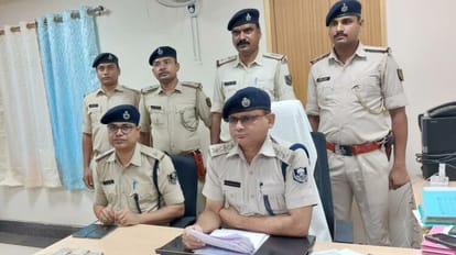 Bihar: जुआ खेलते दो वार्ड पार्षद प्रतिनधि समेत 19 गिरफ्तार, अधिकांश आरोपियों पर पहले से आपराधिक मामले दर्ज 19 arrested including two ward councilors representative for gambling in Nalanda