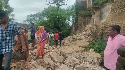 Big accident in Uttar Pradesh Agra 300 years old haveli fell down