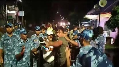 Bihar News : बिहार में पुलिस की बर्बरता, पहले भाजपा कार्यकर्ताओं और अब पत्रकार पर बरसाई लाठी Bihar News; Journalist beaten with sticks by Bihar police in Bhagalupar, lathicharged.