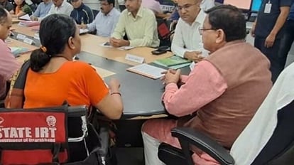 Uttarakhand landslide: आपदा कंट्रोल रूम पहुंचे मुख्यमंत्री पुष्कर सिंह धामी, गौरीकुंड भूस्खलन का लिया अपडेट Uttarakhand Landslide CM Dhami reached Disaster Control Room took update of landslide in Gaurikund Rudraprayag