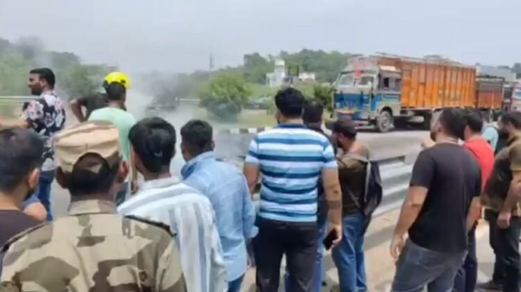 Jammu married woman death case: maternal side protest and block road