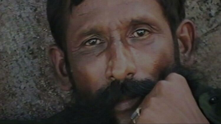 The Hunt For Veerappan Review: वीरप्पन के प्रेम की ‘क्रांतिकथा’, कैमरे को सूत्रधार बना सच के करीब पहुंची सीरीज 4 The Hunt For Veerappan review in Hindi by Pankaj Shukla muthulakshmi K Vijay Kumar Tiger Ashok Kumar Krishna