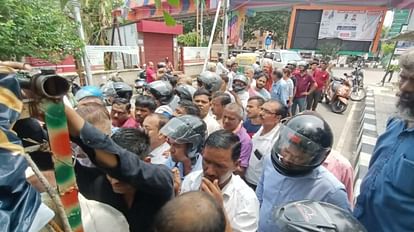 Fight for cheap tomatoes in Lucknow