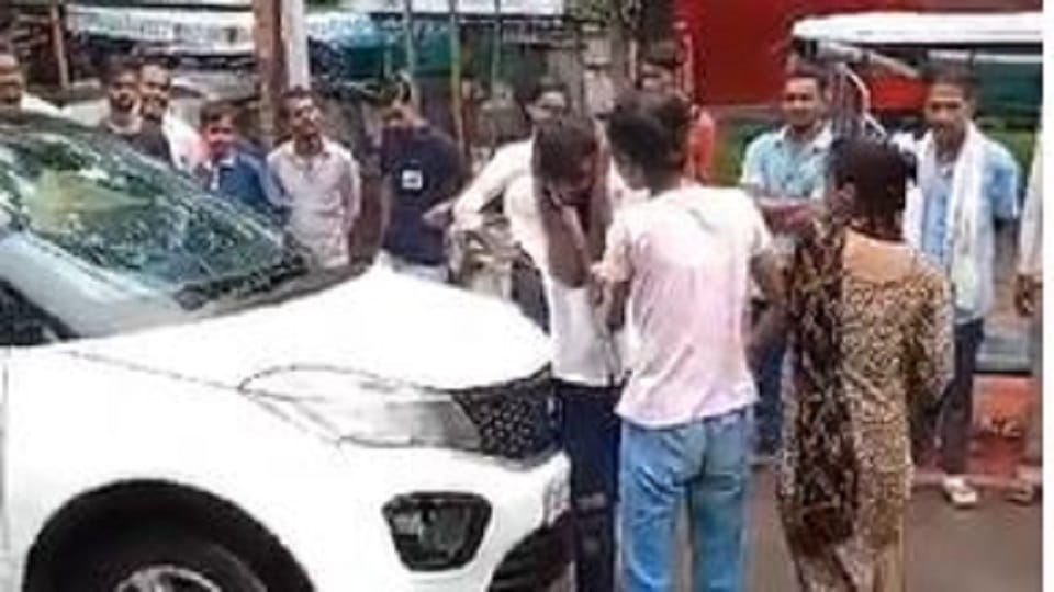 Girls kept beating with slippers on middle of road he kept saying I love you surprised what happened in end