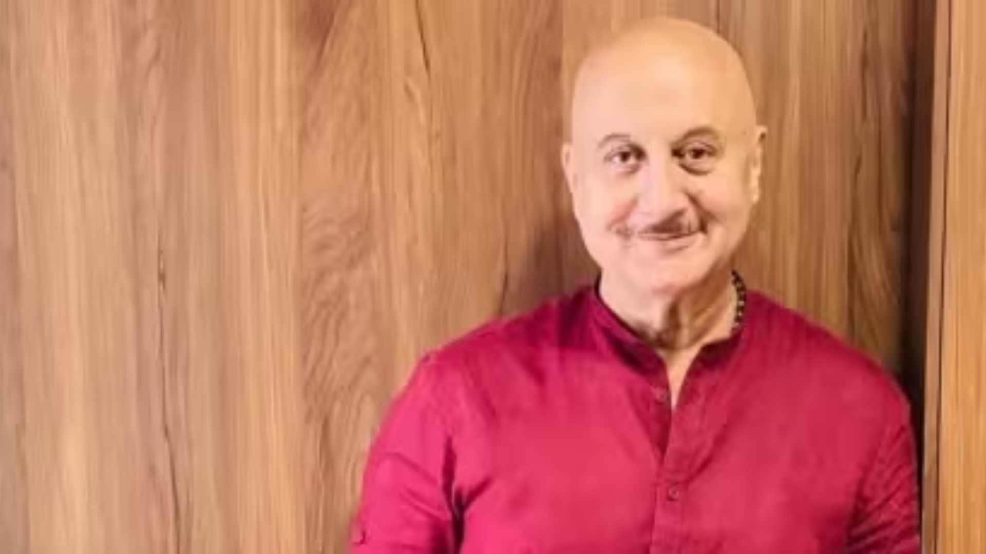 Emergency Actor Anupam Kher reached secretly to see Ramlala after his consecration Shared Video Of Ram Temple
