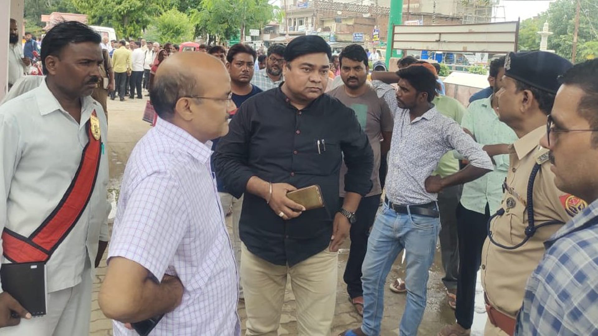 Loader of devotees going to visit Ghuisarnath Dham overturned, two girls died, a dozen injured