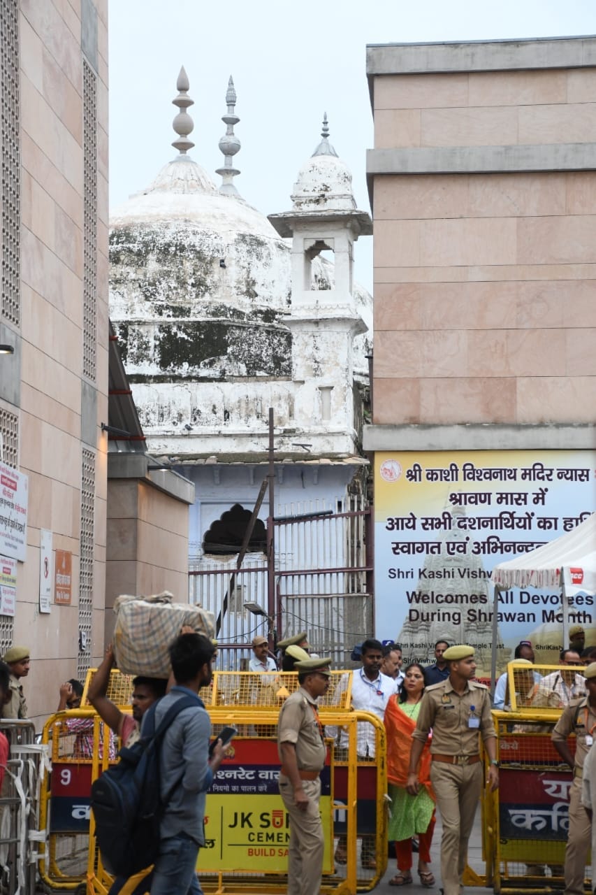 Gyanvapi campus divided into four blocks: vehicles of officials running since morning, waiting for SC hearing