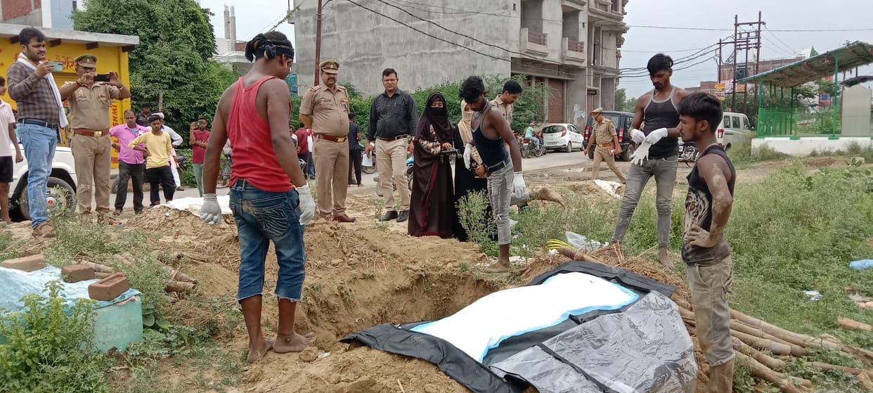 The dead body was removed from the grave after two and a half months: postmortem will reveal the secret of dea