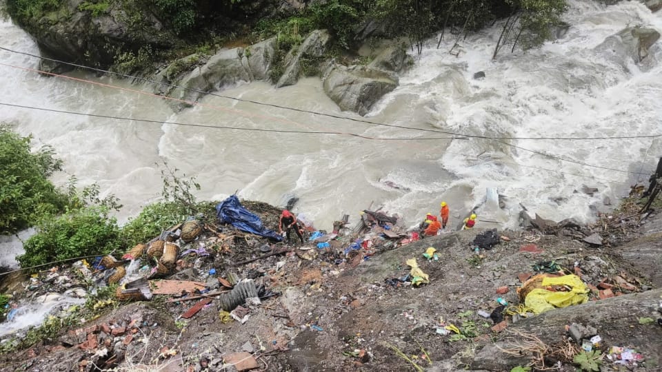 Uttarakhand Gaurikund Landslide Accident News 10 People of Two Family Drown in river Photos