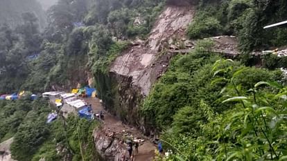 Uttarakhand News Father dies son injured after tree falls on shop on Gaurikund-Kedarnath footpath