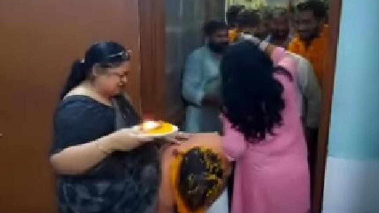 Gorakhpur University fight accused of attack on Vice Chancellor two teachers also became guarantors