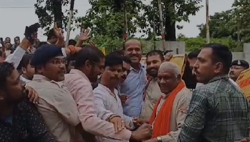 BJP leaders demonstrated against Bhupesh Sarkar in Pendra
