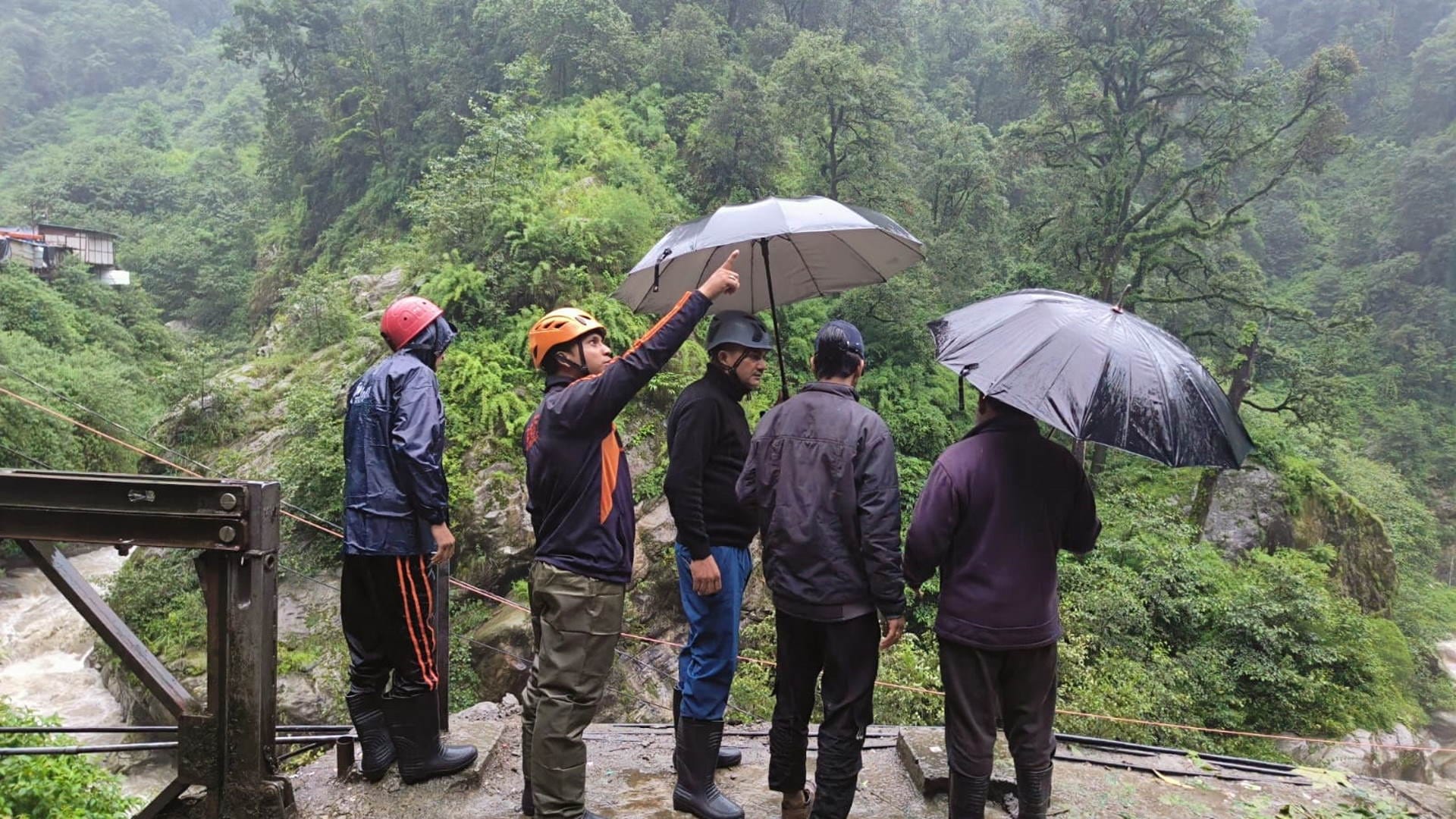 Uttarakhand Weather News today Rishikesh Badrinath highway affected in Camera due to rains passenger read more