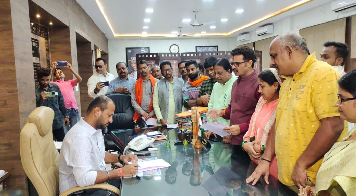 BJP councilors submitted no confidence motion against mayor to collector in jagdalpur