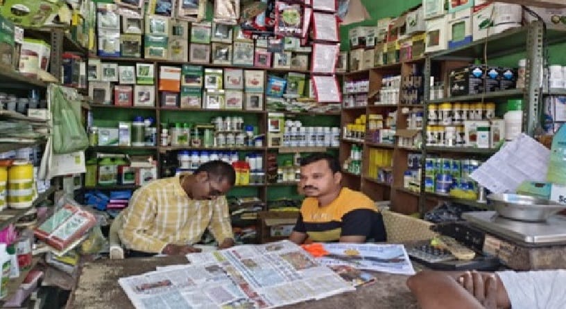 Agriculture Department team issued show cause notices to 22 fertilizer shop operators who did not follow rules