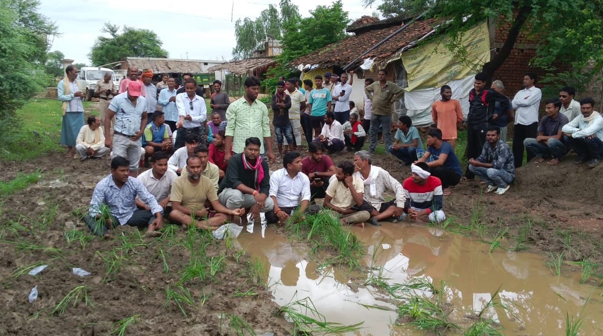Villagers protested by planting paddy on road in Kabirdham