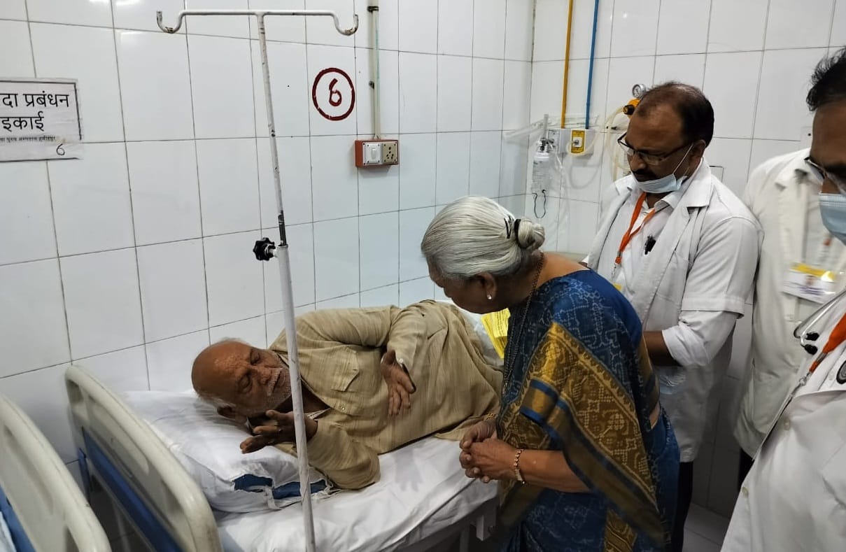 Patients complaint to the Governor Anandiben Patel, If you have 30 thousand rupees then get the bone operation