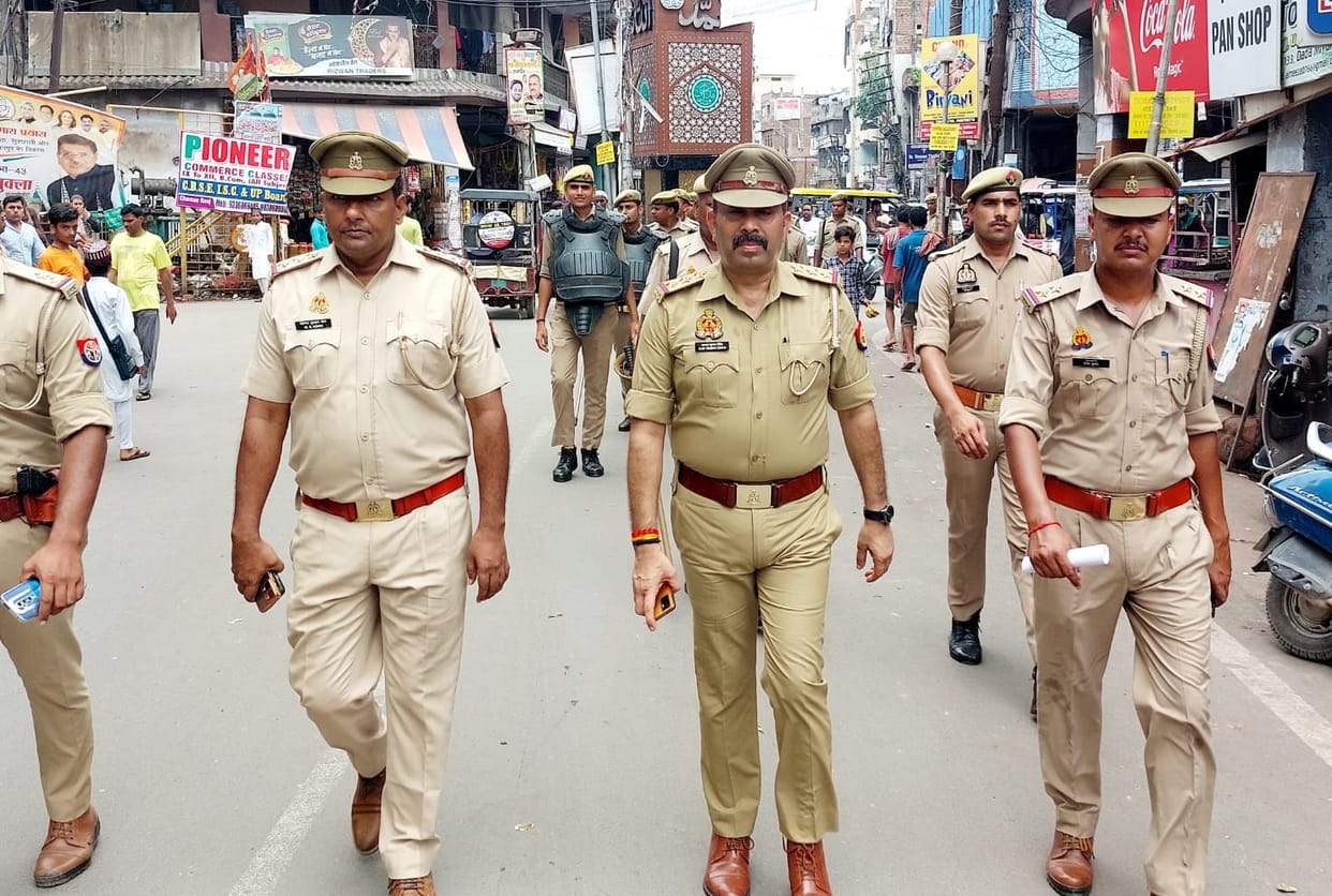 Effect of Gyanvapi survey, Police force deployed around mosques during Fridays, alert in sensitive areas