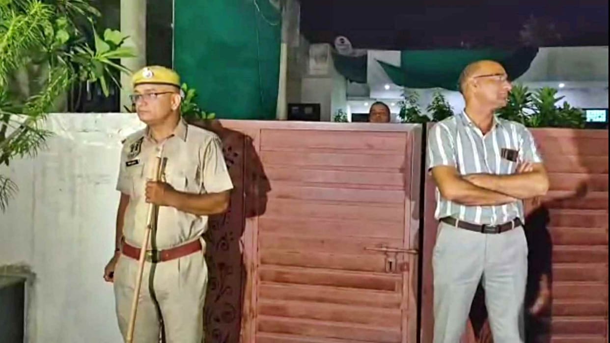 Sushil Gurjar, husband of Jaipur mayor Munesh Gurjar, caught taking bribe of two lakhs