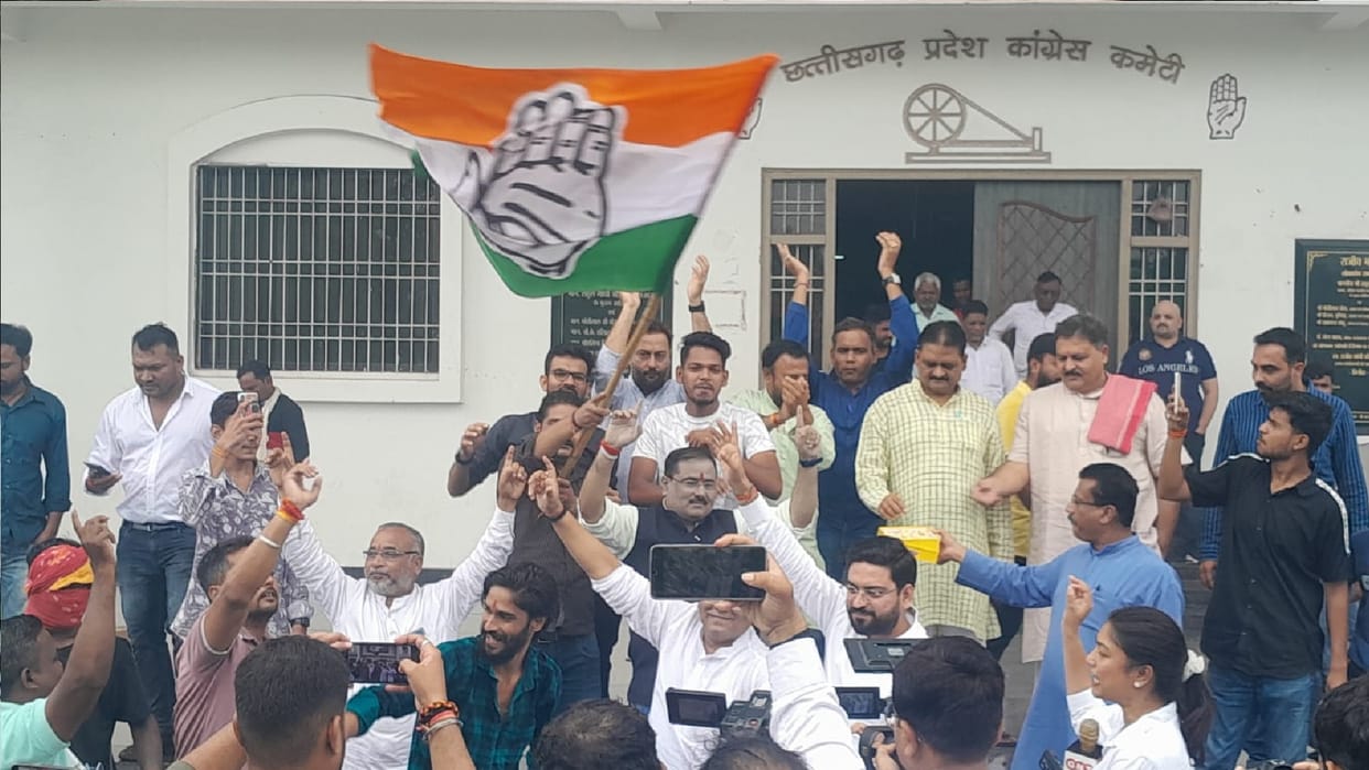 congress leader rahul gandhi gets relief form sc for modi surname defamation case